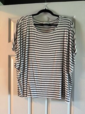ARULA Black and White Striped Scoop Neck Top